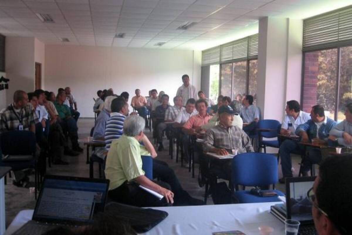 Miembros del Consejo de Competitividad de la cadena Productiva de la Guayaba y su industria de Boyacá y Santander, se reunieron el pasado viernes 14 de enero, para definir su plan de acción 2011.(Foto: Archivo /VANGUARDIA LIBERAL)