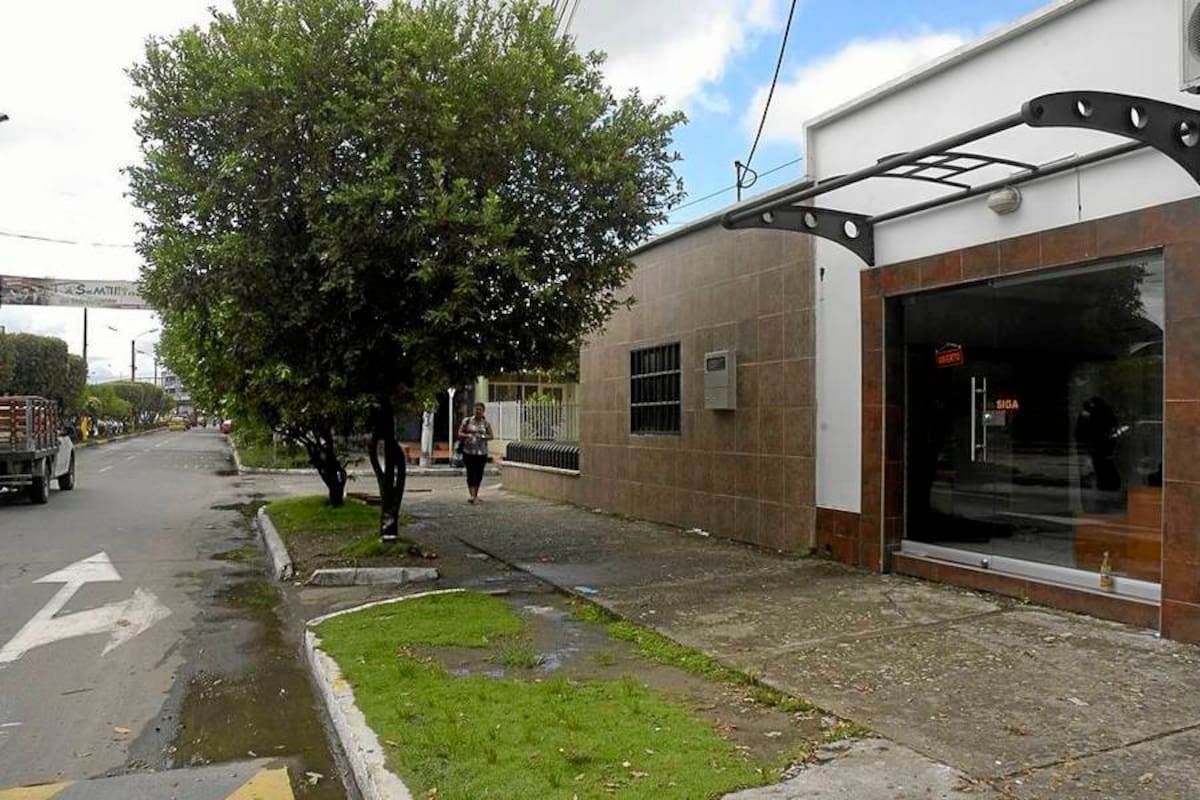 Esta semana un local de la carrera 28 fue víctima de hurto por sujetos armados, quienes se llevaron las cosas que había en el negocio. Sin embargo, no ha sido el único caso ocurrido este mes contra el comercio, por lo cual el gremio pide más seguridad de parte de las autoridades. (Foto: Edgard Pernett/ VANGUARDIA LIBERAL)