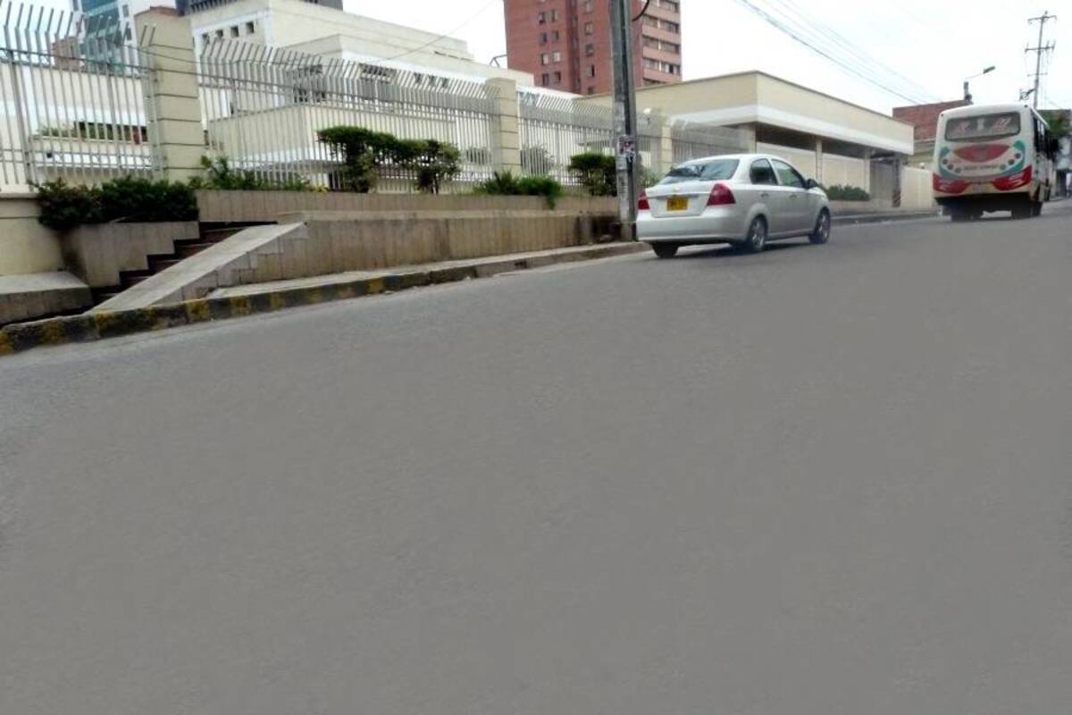Así debería verse la vía si la Secretaría de Infraestructura Municipal la repavimentara. (Foto: Fotomontaje: Jaime Del Río / VANGUARDIA LIBERAL)