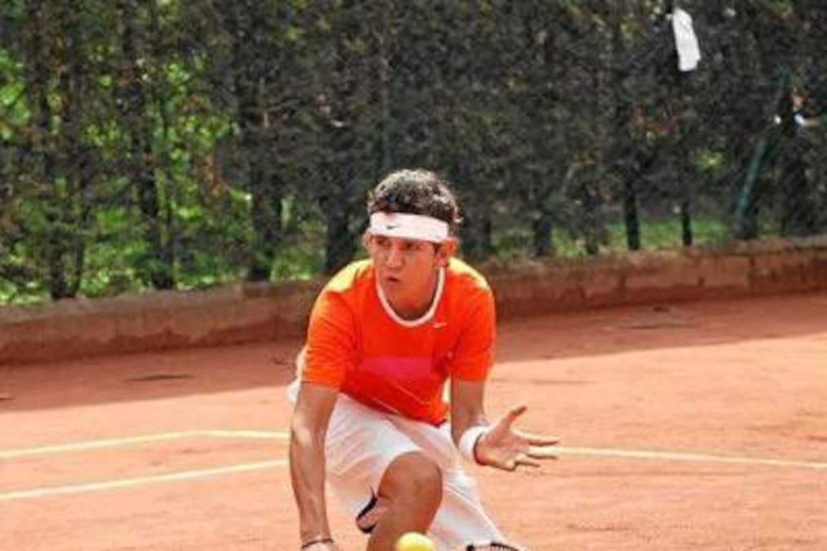 El tenista santandereano Juan Diego Ruiz Parra alcanzó un título individual y un subtítulo en dobles, durante el Torneo Nacional Grado II disputado en Medellín. El deportista, quien hace parte de la Liga Santandereana de Tenis, compite en la categoría 14 años. (Foto: Suministrada / VANGUARDIA LIBERAL)
