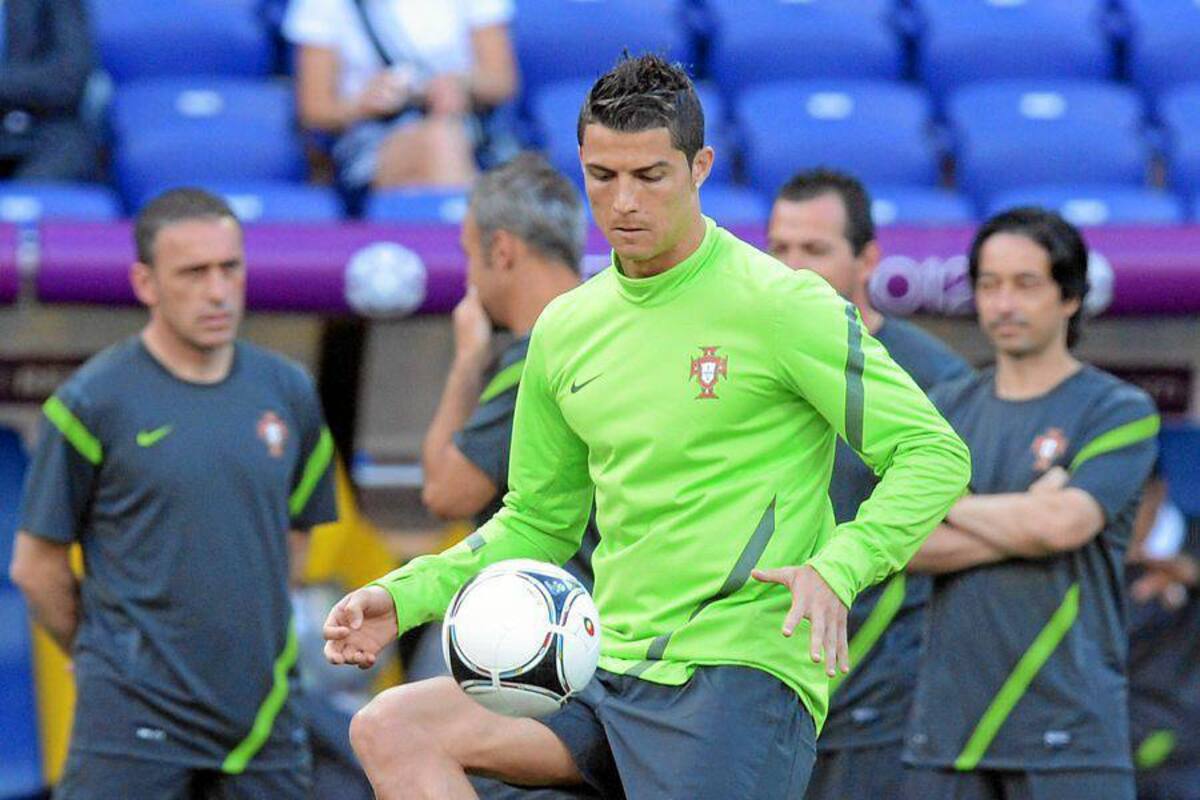 Cristiano Ronaldo sigue sin brillar en la Eurocopa de Polonia y Ucrania, pese a ello, es el gran referente de Portugal en su crucial duelo de hoy ante Holanda. (Foto: AFP / VANGUARDIA LIBERAL)