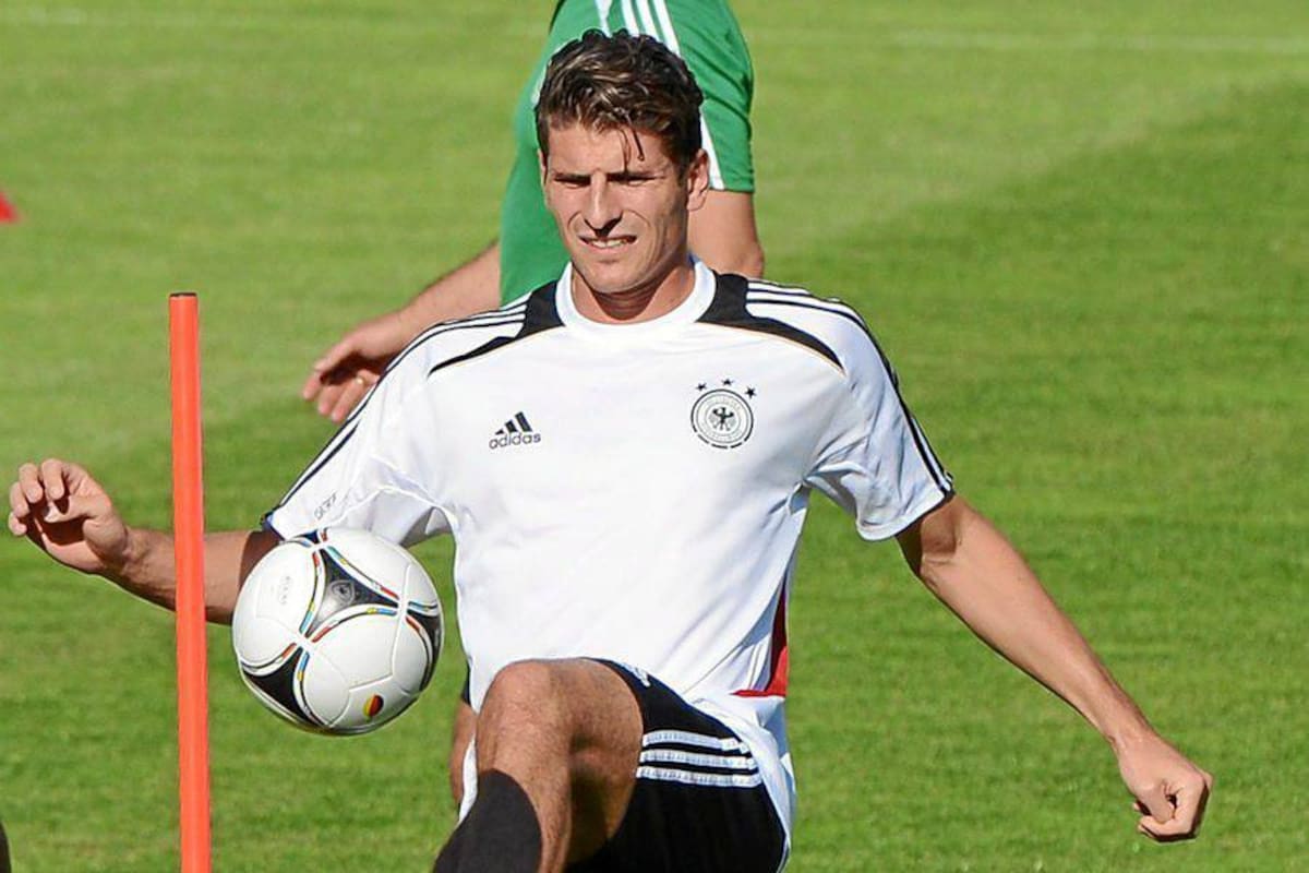 Mario Gómez, el goleador de la selección alemana en la Eurocopa – 2012, es el hombre que tiene a su selección a un paso de los cuartos de final del torneo continental. (Foto: AFP / VANGUARDIA LIBERAL)