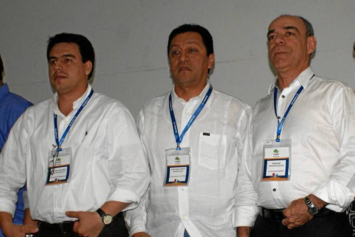 El Alcalde de Bucaramanga está en Barranquilla en el lanzamiento del programa. En la foto lo acompañan Jorge Eduardo Rojas Giraldo, Alcalde de Manizales (izquierda) y Enrique Vásquez Zuleta, Alcalde de Pereira (Derecha). (Foto: Suministrada / VANGUARDIA LIBERAL)