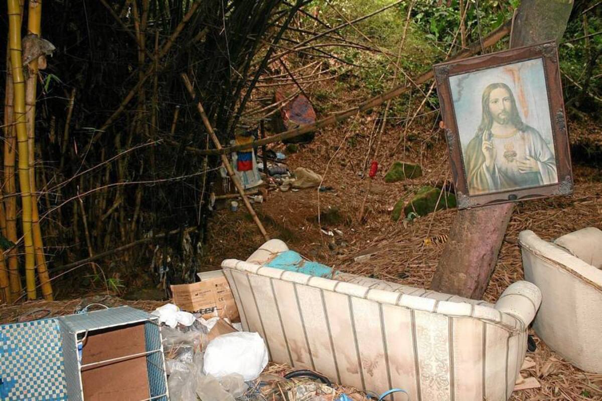 Hay basura, escombros y enseres en el Río Frío (Foto: Mauricio Betancourt / VANGUARDIA LIBERAL)