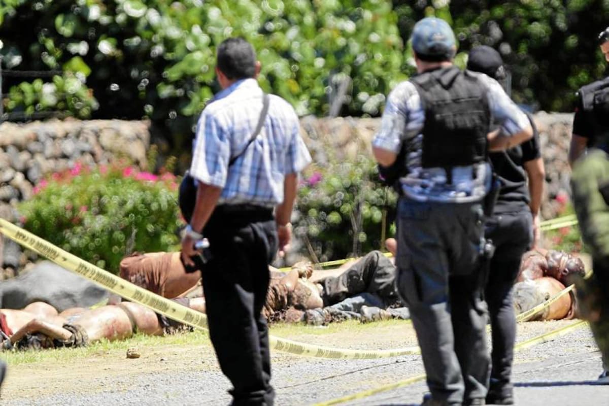 Un nuevo enfrentamiento entre carteles de la droga por el dominio de territorio dejó en México al menos 17 muertos, cuyos cadáveres fueron hallados junto a una carretera que une los estados de Michoacán y Guadalajara, informaron fuentes oficiales. (Foto: EFE)