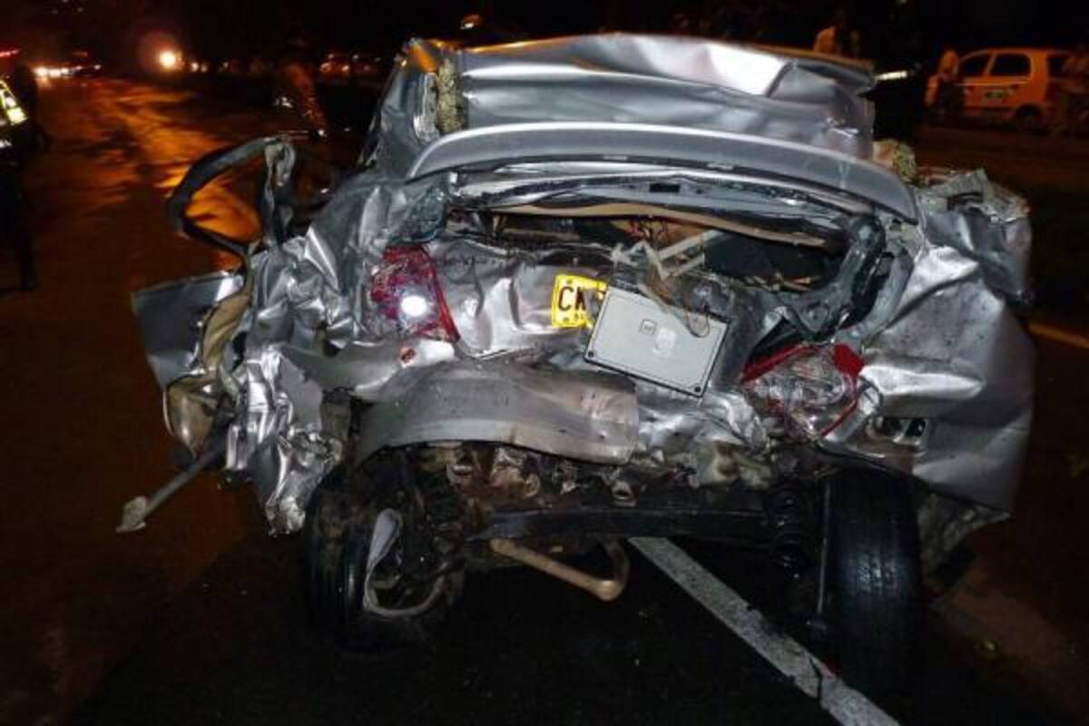 Así quedó el vehículo en el que se movilizaban William Fernando Peña López, de 22 años y Alexis Medina Visbal, de 28.