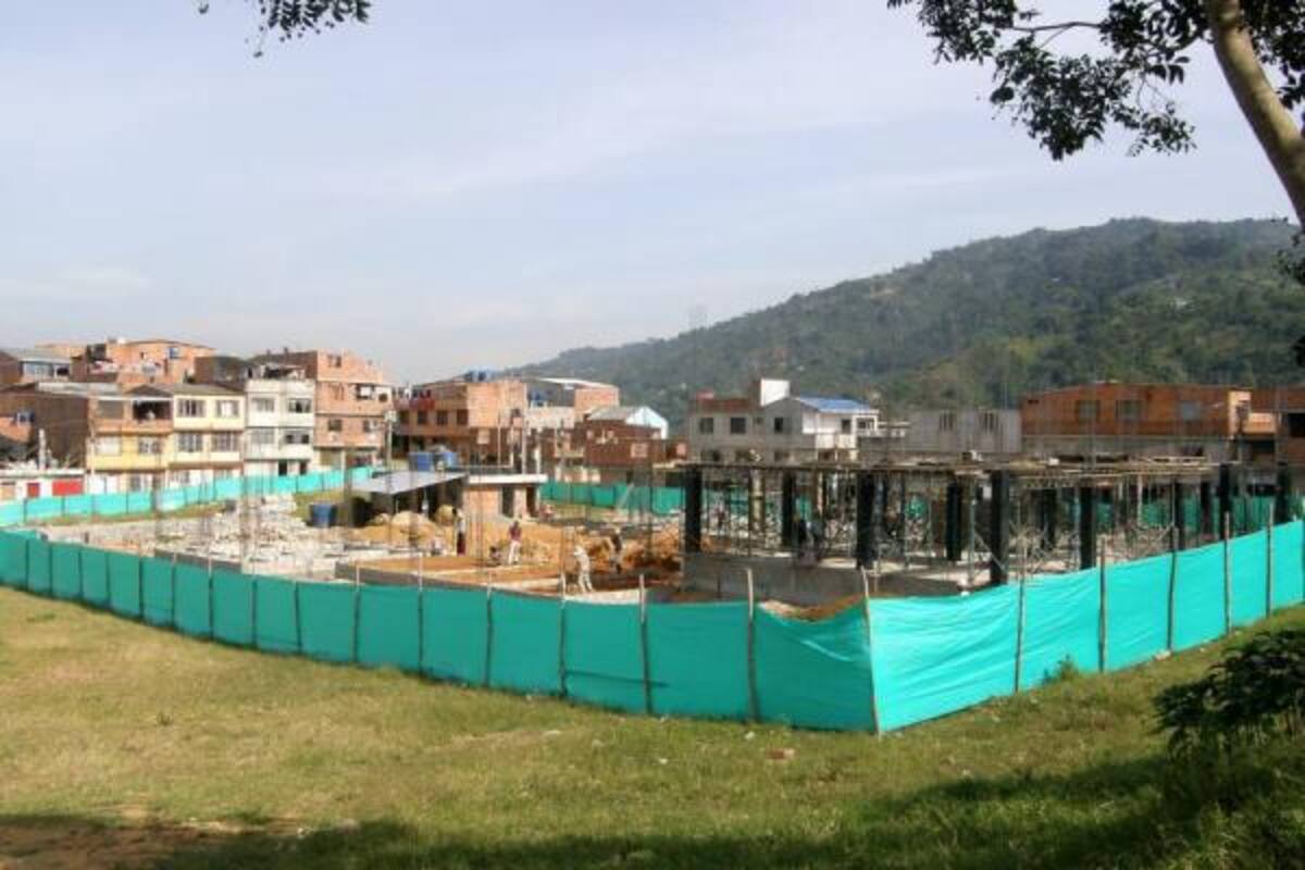 En Cuatro meses deberá estar terminado el Centro Cultural, según compromiso de la Gobernación de Santander y de la Administración de Floridablanca. (Foto: Sully Catherine Santos H./VANGUARDIA LIBERAL)