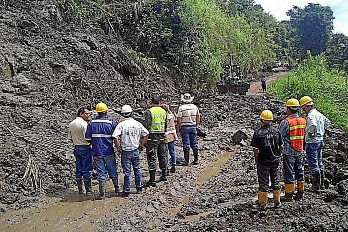 En este punto, correspondiente al kilómetro 1 más 900 metros de la carretera Hato-Palmar que es objeto de pavimentación con recursos de la Gobernación, es donde persisten problemas de derrumbes de un talud. (Foto: Suministrada /VANGUARDIA LIBERAL )