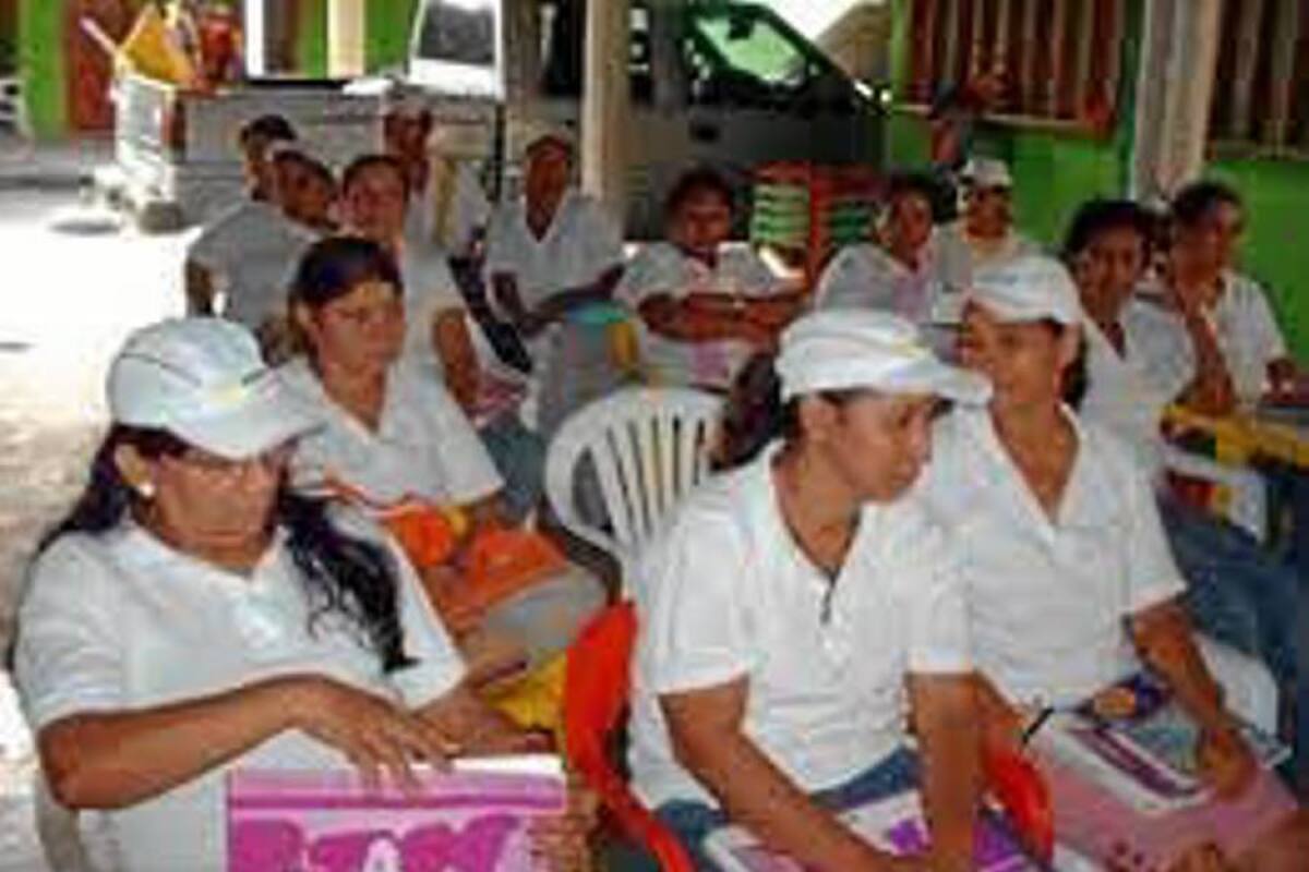 Las mujeres ahorradoras en acción, es un proyecto en el que se capacita a las participantes para que fortalezcan sus capacidades de empresariales y que busca asociarlas para el progreso de su núcleo familiar. (Foto: Suministrada /VANGUARDIA LIBERAL)