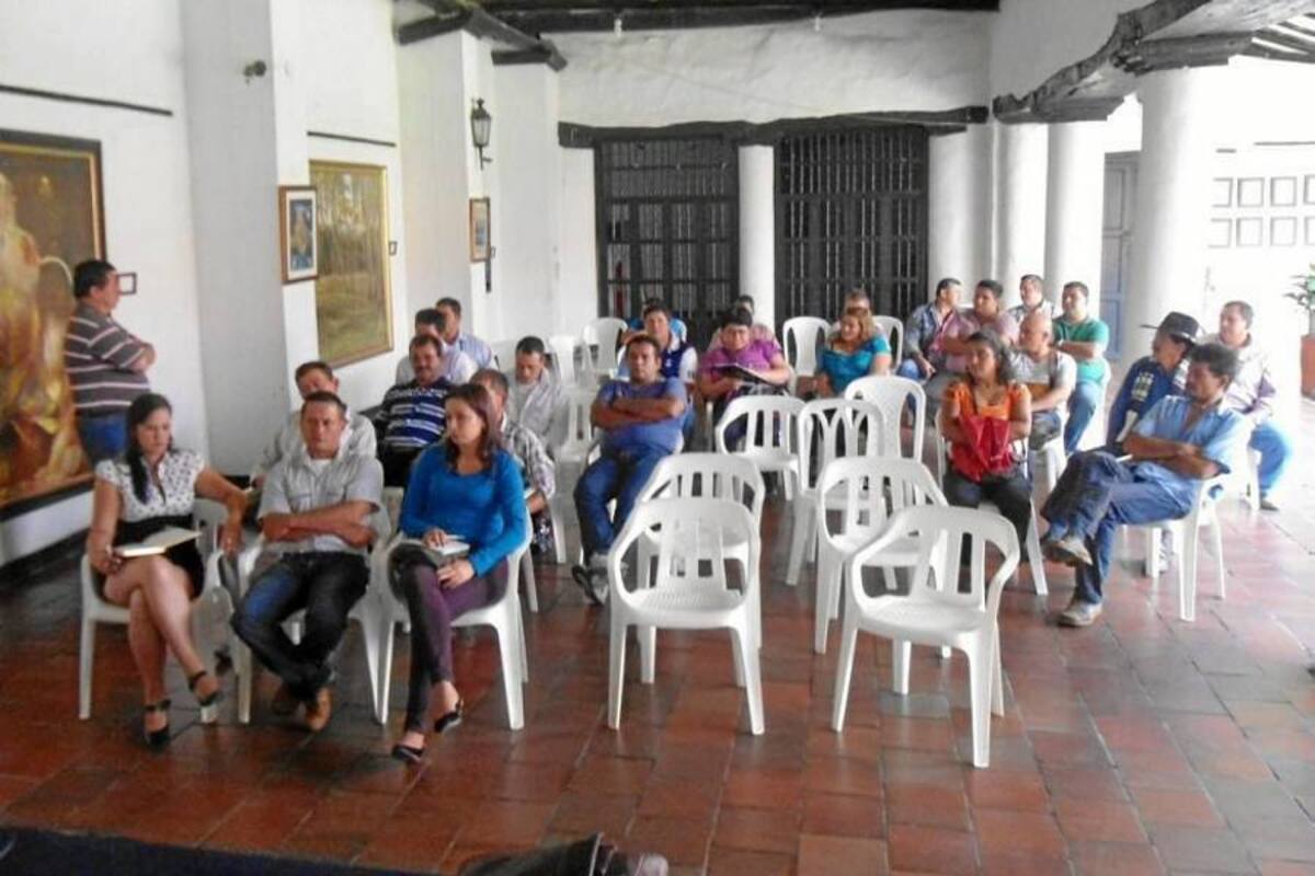 La reunión se cumplió en la Casa de la Cultura, el pasado viernes 15 de marzo, en horas de la mañana, en la cual se les propone a las asociaciones legalizarse para lograr acceder a recursos nacionales y departamentales. (Foto: Nancy Acuña VANGUARDIA LIBERAL)