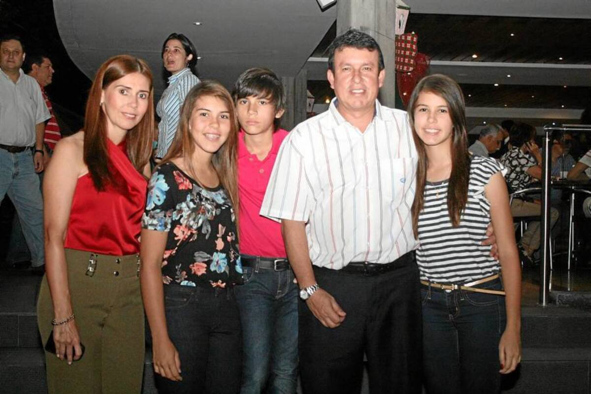 Laura Rey, Natalia Marín, Santiago Marín, Sergio Marín y Daniela Marín. (Foto: Mauricio Betancourt/VANGUARDIA LIBERAL )