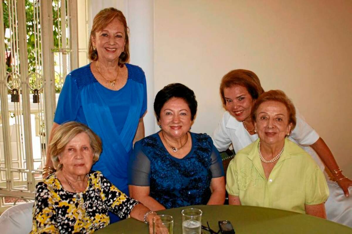Aurita Núñez, María Stella Puyana, Lucía Cristina Puyana, Celina Morantes y Sarita Pradilla. (Foto: Nelson Díaz / VANGUARDIA LIBERAL)