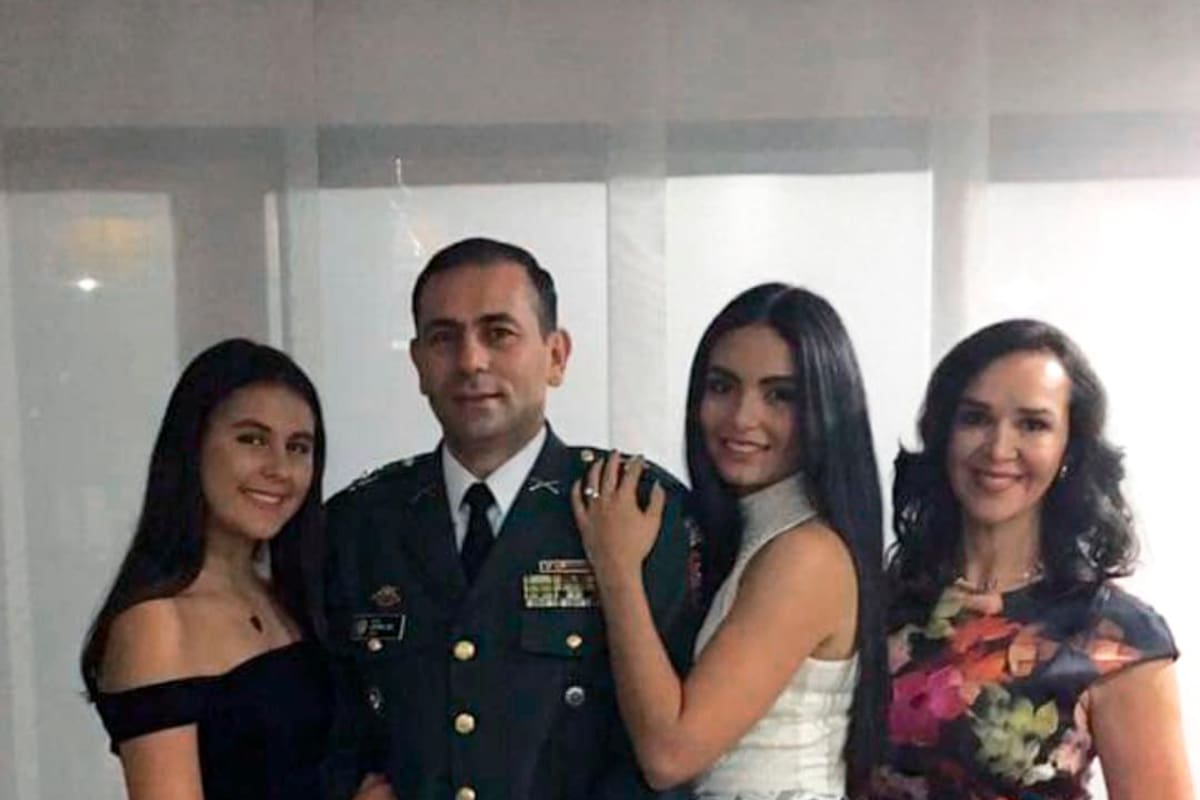 En familia, con su esposa y dos hijas.