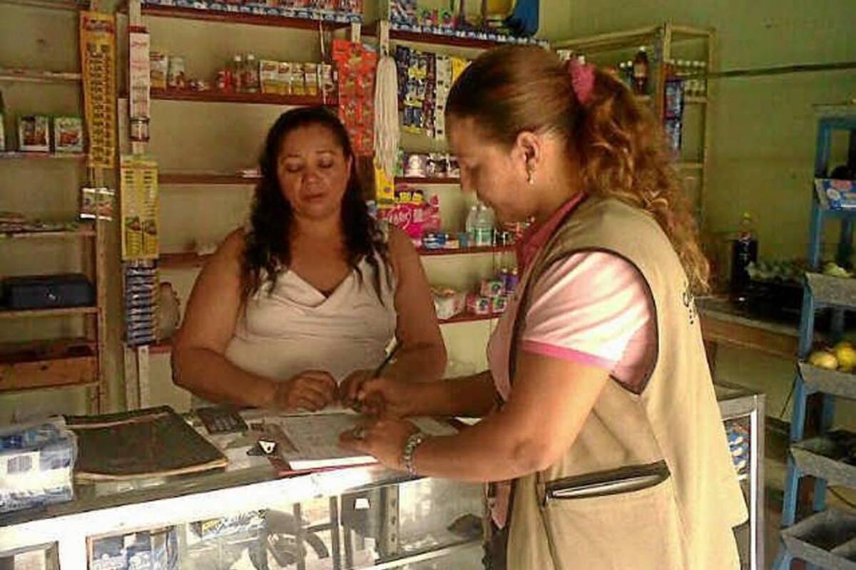 Tienda a tienda, granero a granero, irán los encuestadores del Centro de Estudios, Investigaciones y Proyectos para la Competitividad para recopilar información que será utilizada para establecer un diagnóstico económico en tiendas y graneros de Barrancabermeja. (Foto: Suministrada/VANGUARDIA LIBERAL)
