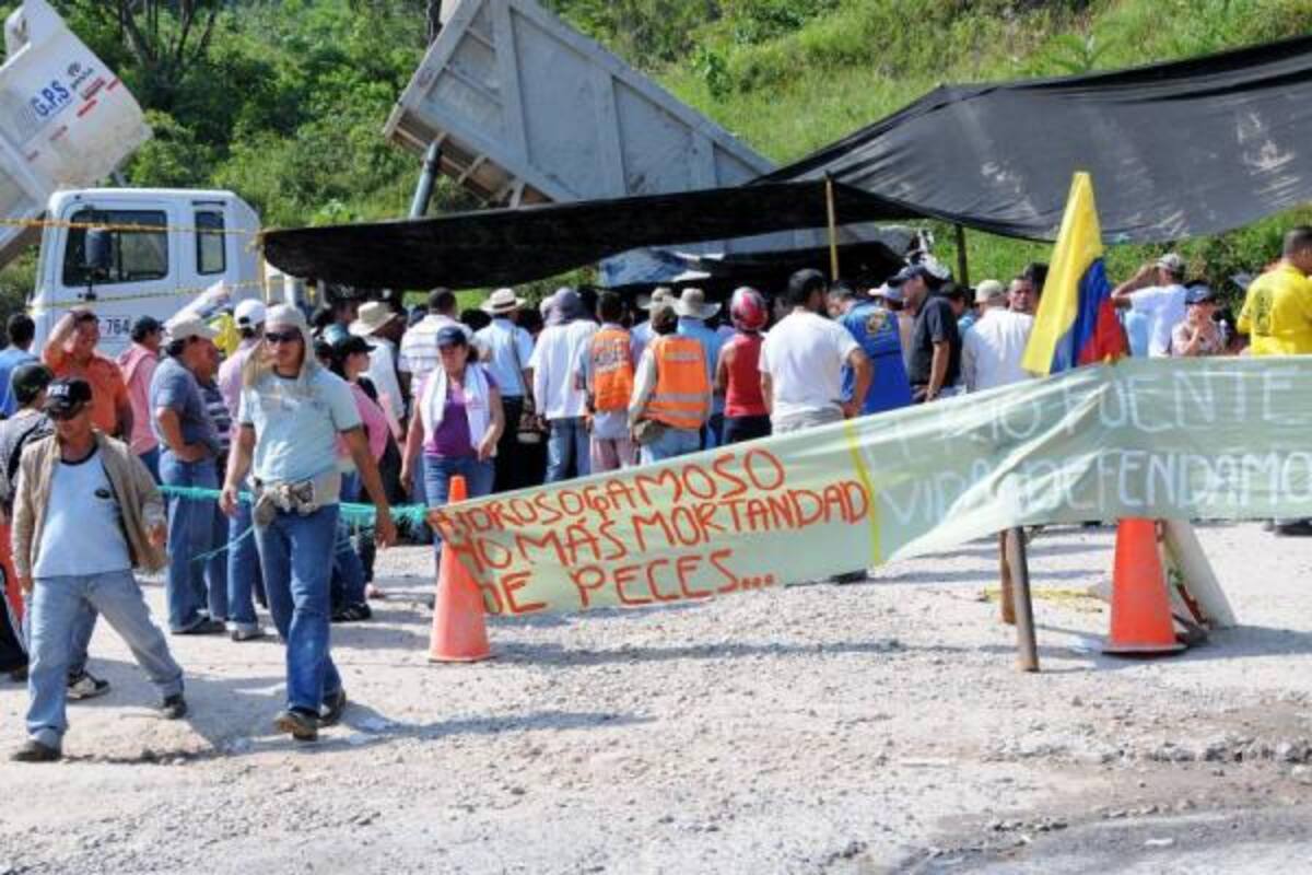 Las comunidades que habían bloqueado desde el pasado lunes las vías de acceso a los diferentes frentes de trabajo de la represa de Hidrosogamoso llegaron a un acuerdo con las directivas de Isagén.(Foto: Suministrada/Vanguardia Liberal)
