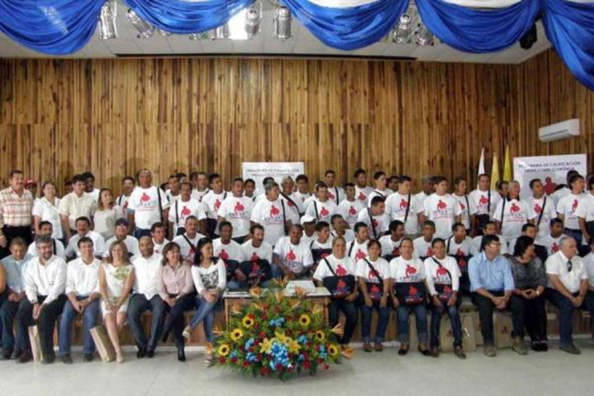 Las directivas del proyecto de la fase dos de la Ruta del Sol hicieron ayer el lanzamiento del centro de formación en el auditorio del Sena, sitio donde se impartirán las clases a los aprendices.(Foto: Edgar Pernett/VANGUARDIA LIBERAL)