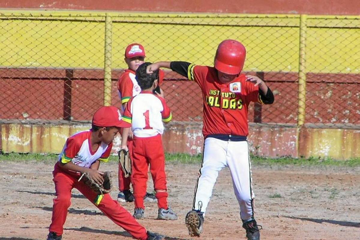 Los peloteros del Club Infantas jugarán, sí el invierno que azota por estos días a Cartagena lo permite, la semifinal contra 11 de Noviembre hoy a las 11:00 a.m. Si ganan irán a la final que está programada para la 1:00 p.m. (Foto: Suministrada/VANGUARDIA LIBERAL)