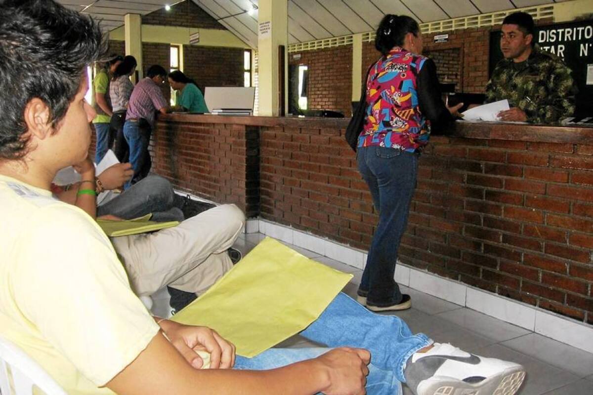 Quienes están citados no deben faltar a la convocatoria para soldados regulares del primer contingente de 2013, el 29 de enero a las 7:00 a.m., para no incurrir como infractores de la Ley 48 de 1993 y quedar remisos. (Foto: Nancy Milena Gómez /VANGUARDIA LIBERAL)