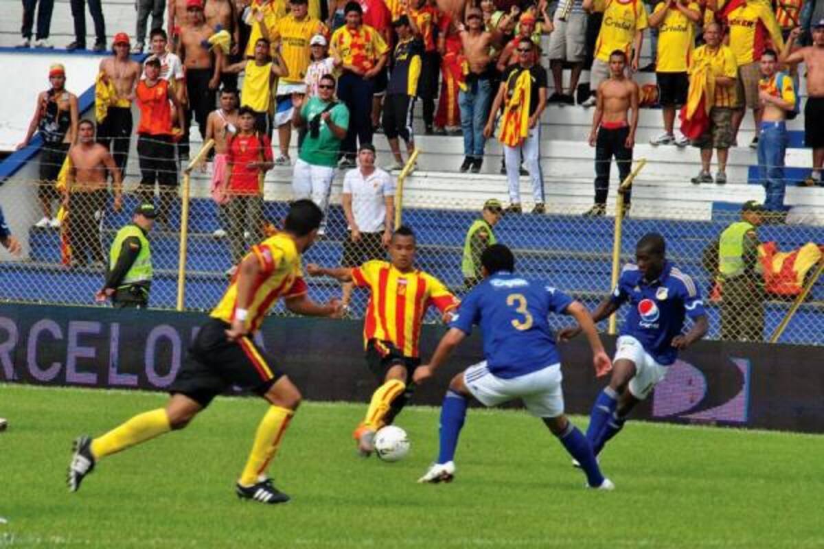 Millonarios logró vencer con dos hombres menos a Pereira y se montó en el liderato del campeonato, compartiendo la punta con Nacional y Envigado.(Foto: Colprensa / VANGUARDIA LIBERAL )