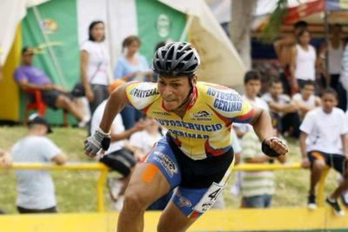 El barramejo Jhon Steven Martínez demostró por qué el año pasado se metió entre los grandes velocistas del país.(Foto: César Flórez / VANGUARDIA LIBERAL )