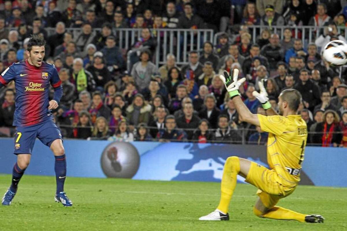 David Villa está volviendo por sus fueros, y ayer abrió el camino de la victoria del Barcelona sobre el Rayo Vallecano, al anotar el primer tanto del cuadro azulgrana en su triunfo 3 – 1 sobre el once madrileño. (Foto: EFE / VANGUARDIA LIBERAL)