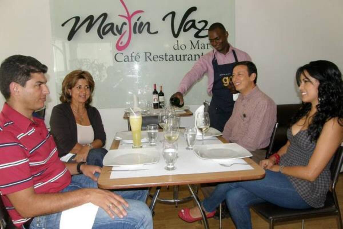 Tres ambientes diferentes ofrece el lugar: una terraza donde el servicio es más informal, un salón principal y el salón VIP para eventos.(Foto: Javier Gutiérrez/VANGUARDIA LIBERAL)