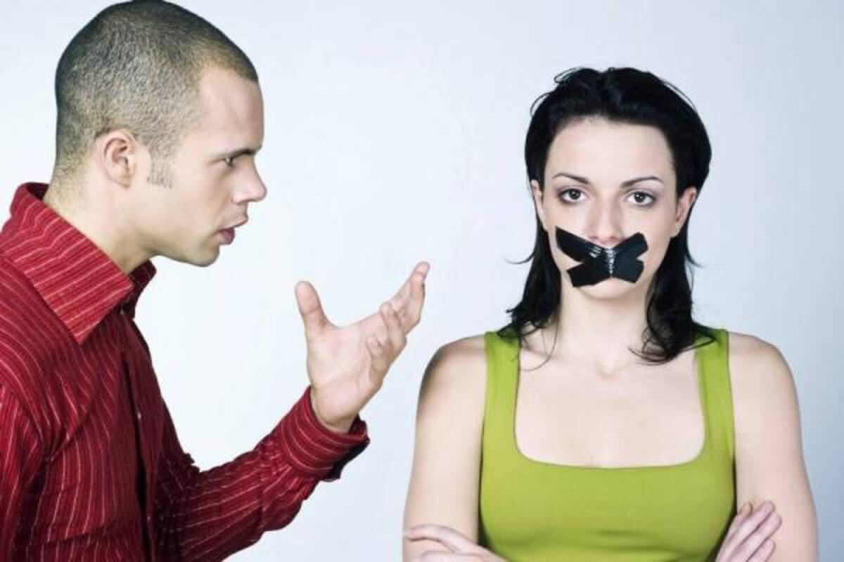 Existen personas que tras algo que no funcionó emocionalmente terminan hablando pestes de su ex, incluso revelando situaciones íntimas, secretos de pareja. No olvide que hasta el final usted debe ser todo un caballero o toda una dama, pues quienes hablan más de la cuenta terminan siendo los peores patanes. (Foto: Tomada de Internet / VANGUARDIA LIBERAL)