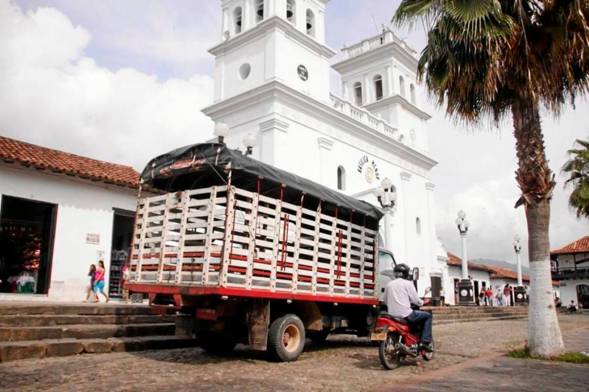 Los vehículos pesados no pueden transitar por las vías urbanas de Girón. (Foto: Archivo/VANGUARDIA LIBERAL )