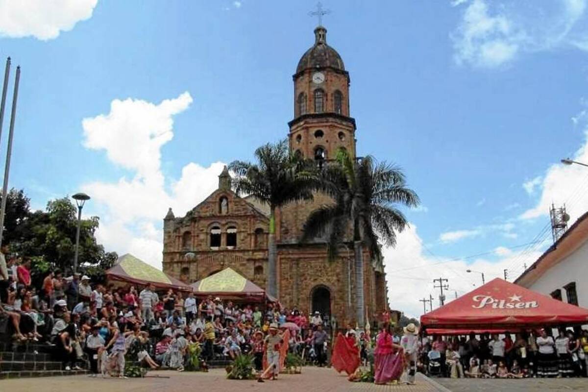 Aspectos de la primera muestra agropecuaria y cultural campesina ‘Telar de Oro’ celebrada en el municipio de Curití duranteel pasado fin de semana. (Foto: Suministrada /VANGUARDIA LIBERAL)
