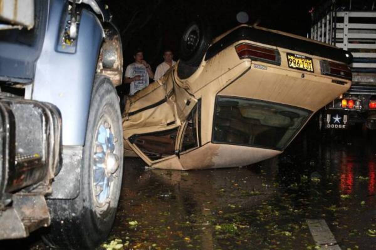 Este es el segundo accidente de tránsito que se registra en la última semana en el anillo vial. (Foto: Mauricio Betancourt/VANGUARDIA LIBERAL)