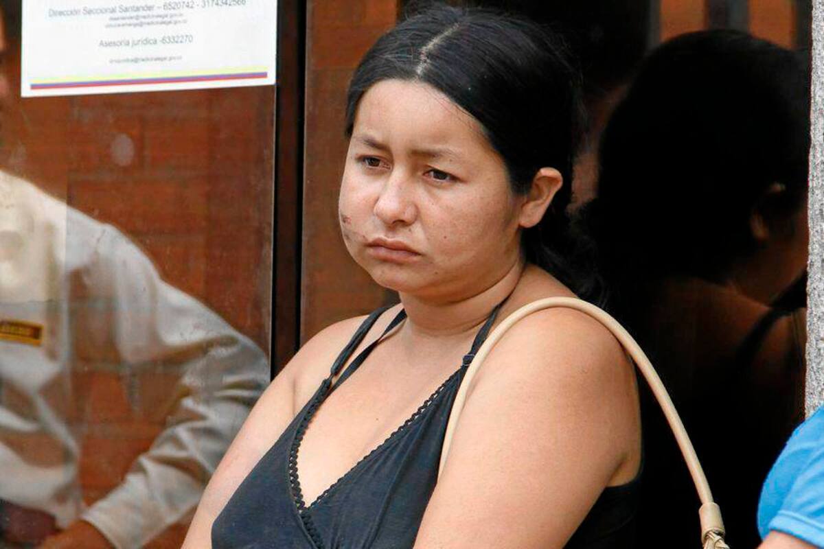 Inés Carreño Solano, de 25 años, llevaba a su pequeña hija en los brazos pero cuando el campero se salió de la vía y cayó al río, la bebé se le soltó. El cuerpo de la menor fue hallado tres horas después de los hechos debajo del campero. (Foto: Nelson Díaz/VANGUARDIA LIBERAL)