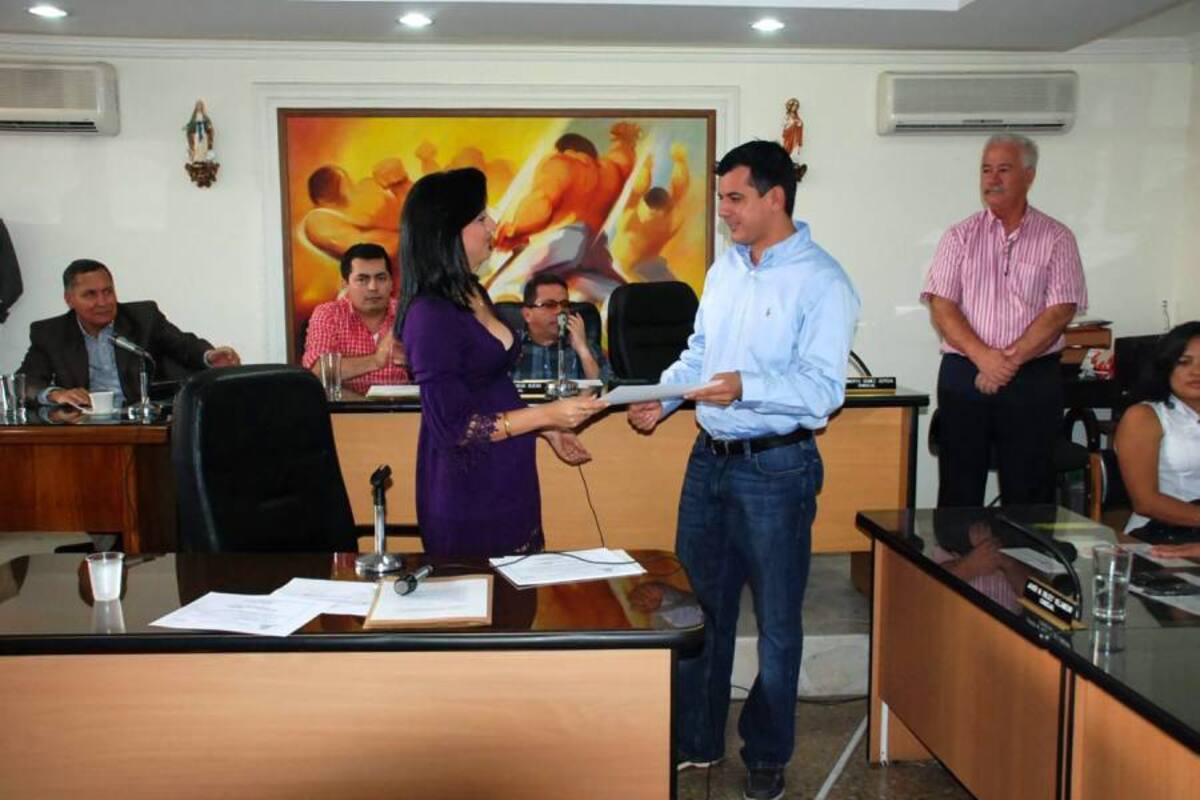 La entrega de las credenciales se llevó a cabo en el Concejo de Floridablanca que se encuentra en el segundo piso del Palacio Municipal. (Foto: Suministrada/VANGUARDIA LIBERAL)