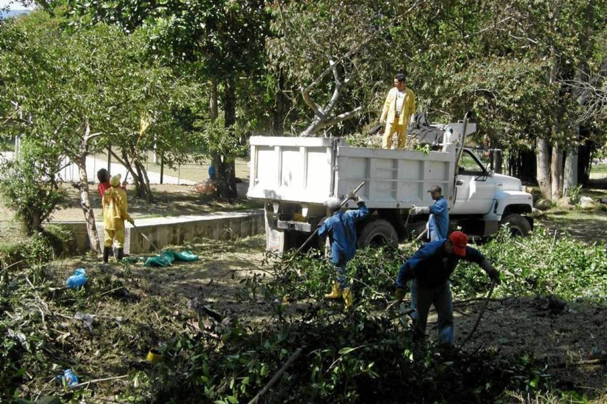 La Cdmb y miembros investigadores del proyecto de recuperación de cañadas presentaron una imagen del estado actual de Piedecuesta en materia de contaminación ambiental en sus fuentes hídricas. (Foto: Suministrada/VANGUARDIA LIBERAL)
