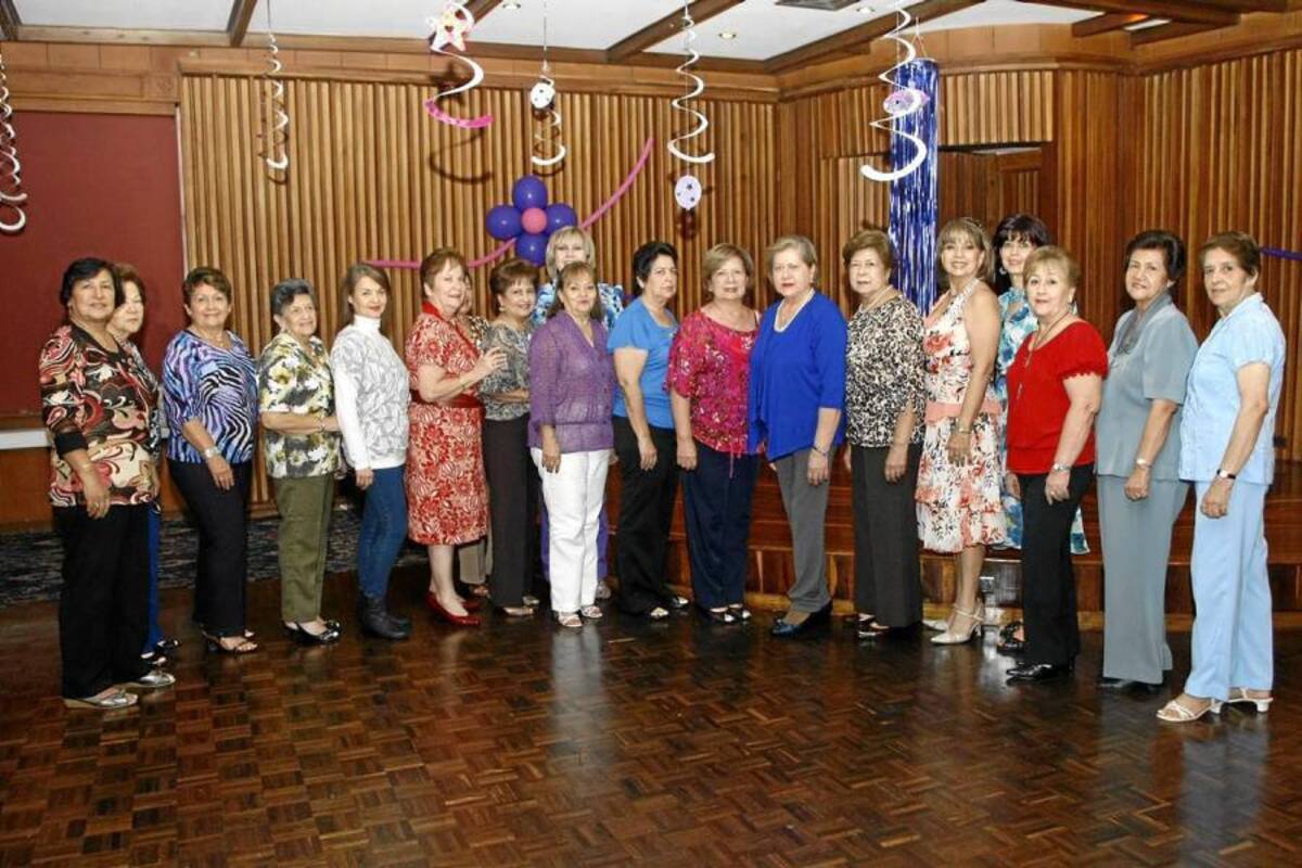 María Cecilia Abella, Josefa Sarmiento, Carmenza Ortiz, Toto Mier, Emma Gamarra, Mercedes de Contreras, Martha Cecilia Gamarra, Graciela de Villabona, Marina Gamarra, Martha Sepúlveda, Esperanza de Arismendi, Alicia de Gamarra, Beatriz Camacho, Toña de Vargas, Rosalba Arias de Martínez, Martha García, Lucila Lozano, Laris de Martínez y Gloria Carrascal. (Foto: Cesar Flórez /VANGUARDIA LIBERAL)