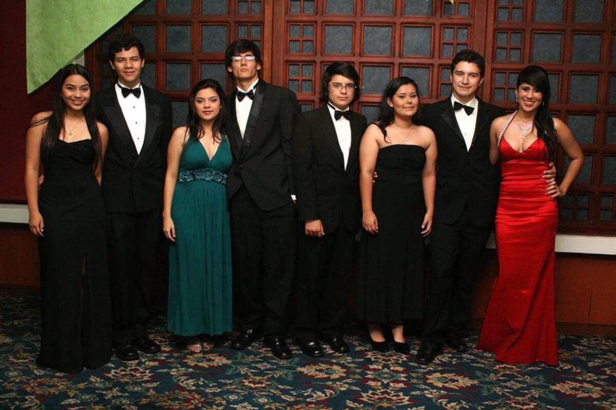 Daniela Andrea Gómez, Julián Angarita, Laura Natalia Roa, José Alejandro Vega, Iván Niño, Jessica Sarmiento, Juan Pablo Bustos y Angélica Torres. (Foto: Mauricio Betancourt/VANGUARDIA LIBERAL)