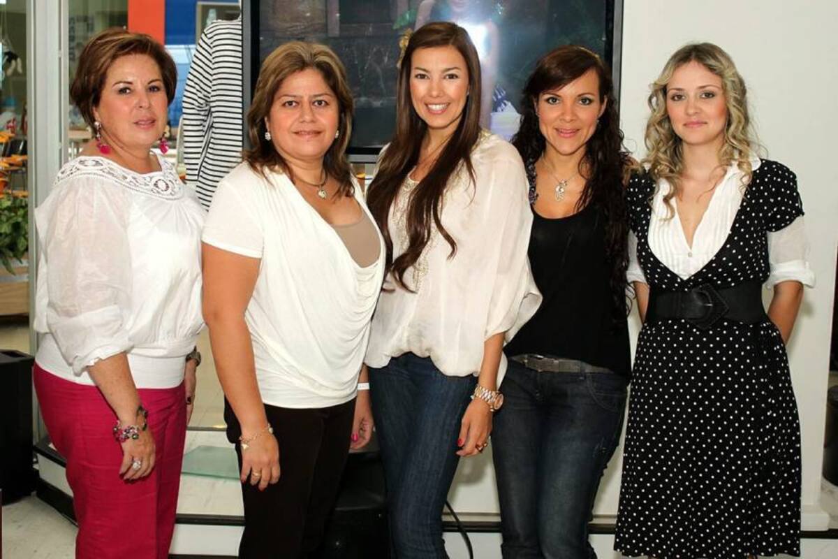 Luz Marina Cote, Gladis Elena Rangel, Adriana Liévano, Andrea Leiva y Tatiana Moreno. (Foto: Nelson Díaz/VANGUARDIA LIBERAL)