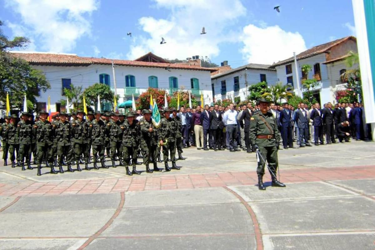 Los candidatos a patrullero de la Policía Nacional que ingresaron a la Escuela de Carabineros de Vélez, tendrán un año de formación para posteriormente prestar el servicio a la comunidad. (Foto: Suministrada/VANGUARDIA LIBERAL)