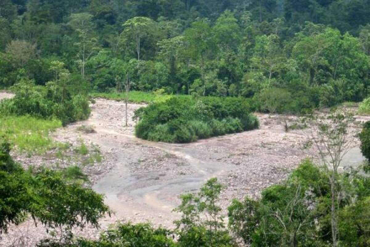 La creciente del río Horta ha provocado inundaciones en cultivos de tres veredas de Bajo Peñón.(Foto: Nancy Acuña R. /VANGUARDIA LIBERAL)