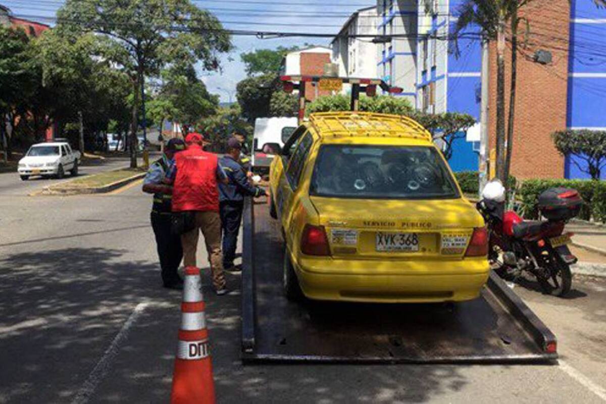 Casi 200 taxis fueron inmovilizados el año pasado. Un gran porcentaje fueron por ‘violar’ el radio de acción permitido. (Foto: Suministrada AMB / VANGUARDIA LIBERAL)