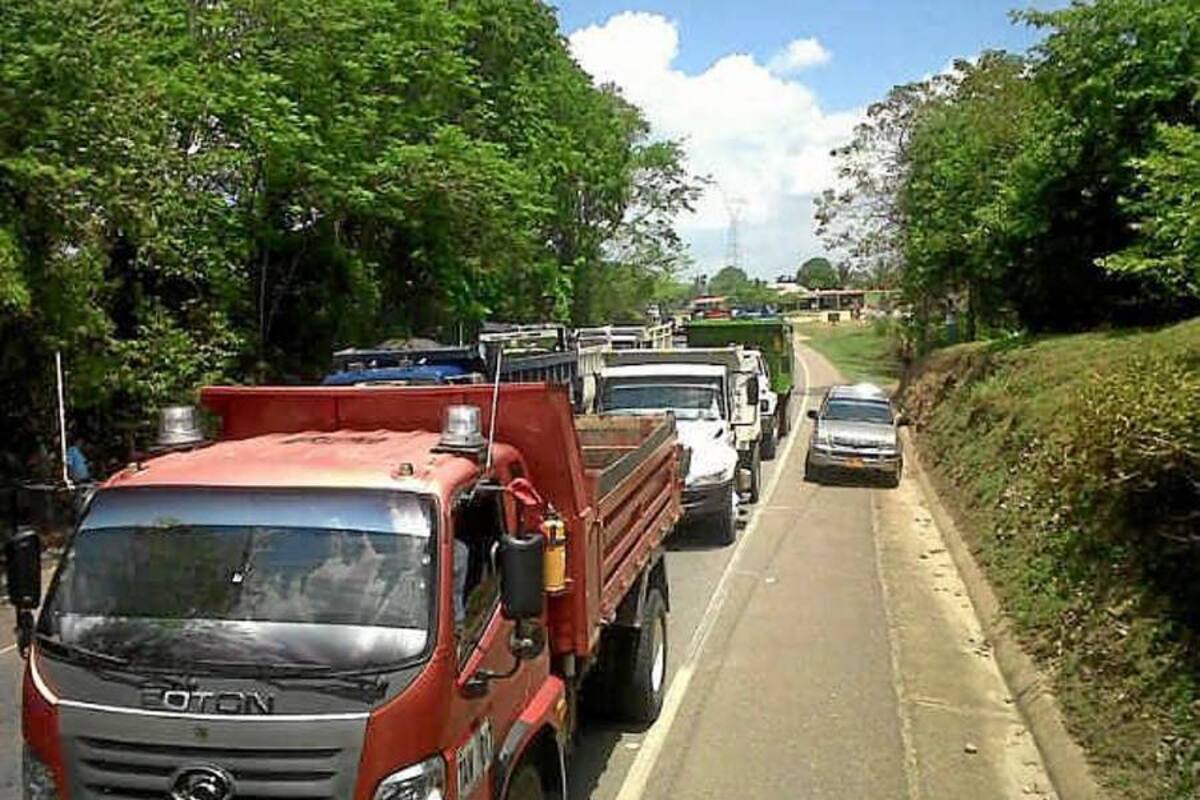 Los volqueteros de la Ruta del Sol se tomarían las vías a la Costa Atlántica, Panamericana y Barrancabermeja – Bucaramanga. (Foto: Suministrada/VANGUARDIA LIBERAL)