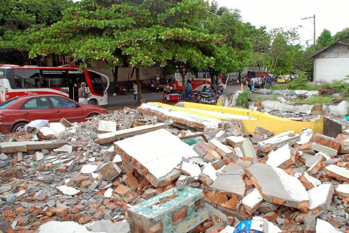 Este lote se ubica diagonal a la Alcaldía de Barrancabermeja, según la comunidad el sitio está deshabitado desde hace varios años. (Foto: Edgar Pernett/VANGUARDIA)