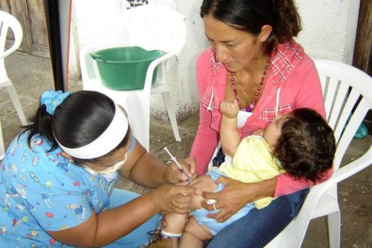 En la jornada de vacunación contra la influenza serán inmunizados los menores entre los 2 y 23 meses de nacidos, así como adultos mayores de 50 años.(Foto: Archivo/VANGUARDIA LIBERAL)