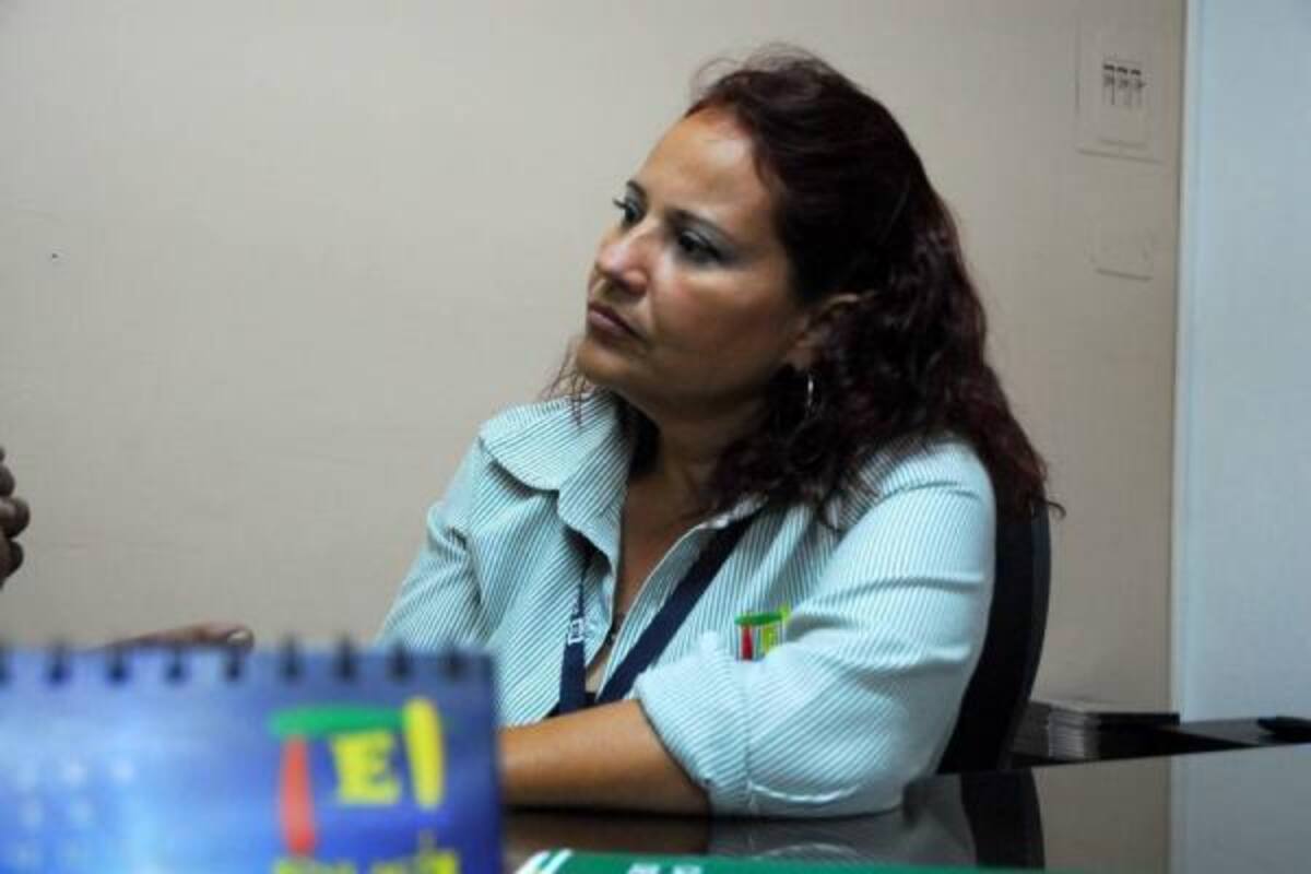 Mónica Arcella, periodista del canal local Enlace Televisión, denunció ayer que desconocidos la amenazaron de muerte mediante una llamada a su celular personal. (Foto: Javier Alvarado/VANGUARDIA LIBERAL)