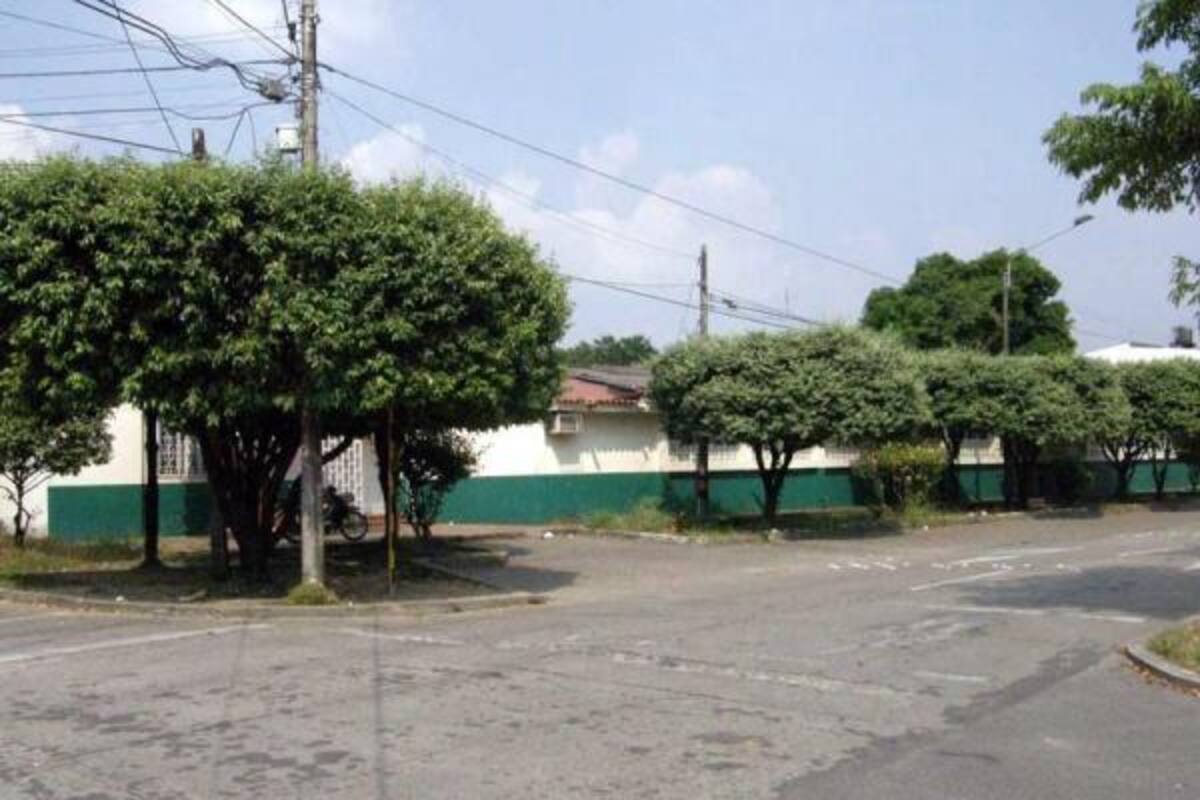 Desde el pasado 28 de diciembre la escuela Antonia Santos se encuentra cerrada para poder adelantar obras de mejoramiento en el sistema eléctrico, que se encuentra obsoleto por la antigüedad de la institución educativa.(Foto: Edgar Pernett/VANGUARDIA LIBERAL)