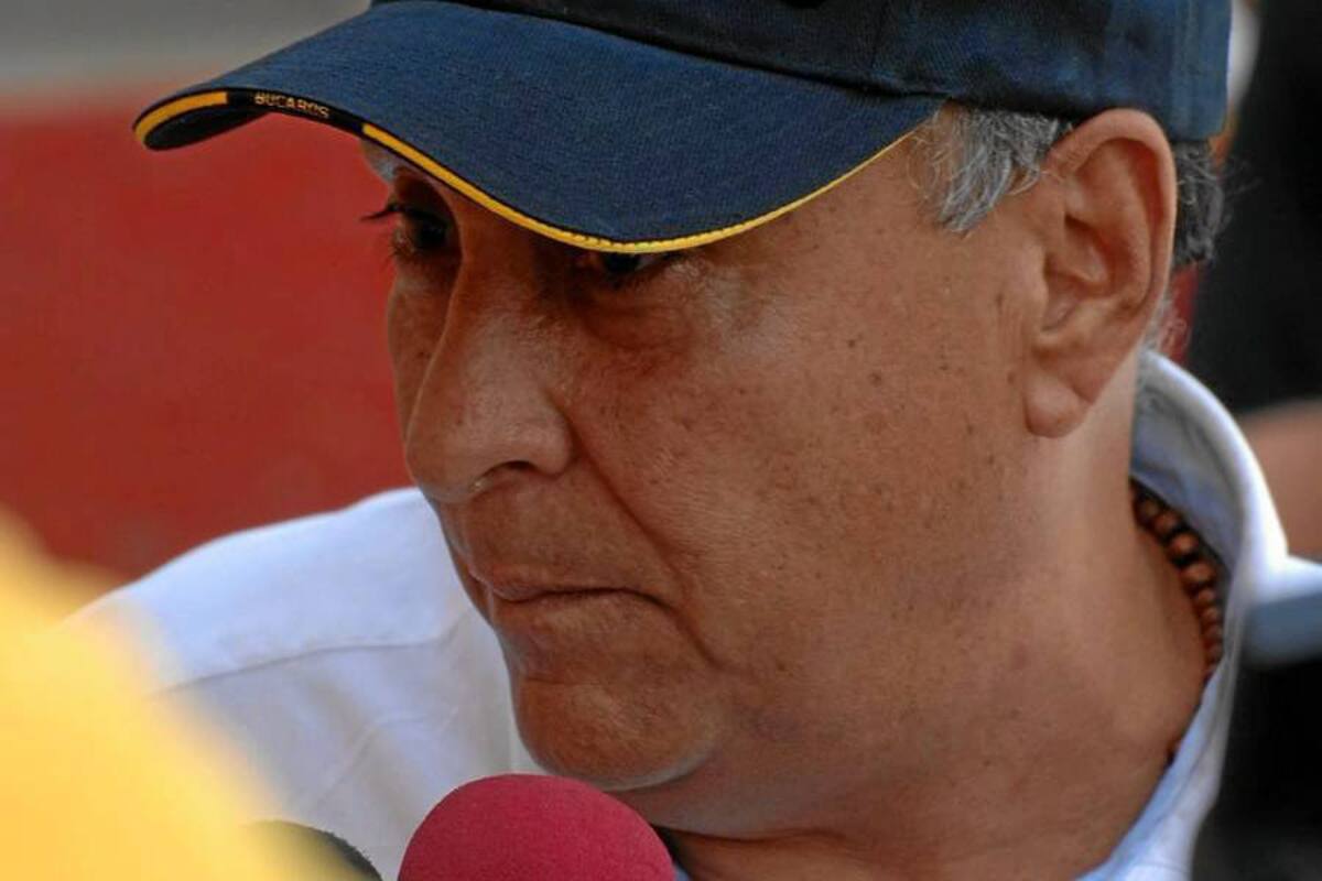 El nuevo técnico del Atlético Bucaramanga llegó en la tarde del sábado a Bucaramanga para reunirse con los directivos del conjunto ‘Leopardo’ y finiquitar su vinculación con el conjunto de la Ciudad Bonita. Ayer estuvo en la cancha Marte viendo el partido del equipo amarillo ante Disfarma. (Foto: Jaime del Río / VANGUARDIA LIBERAL)