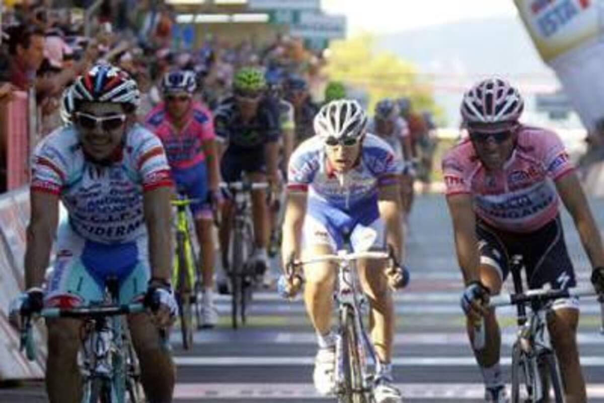 El pedalista santandereano José Serpa fue cuarto en la undécima etapa del Giro de Italia. El santandereano llegó por delante del líder de la competencia, el español Alberto Contador. (Foto: Tomada de Cyclingnews / VANGUARDIA LIBERAL)