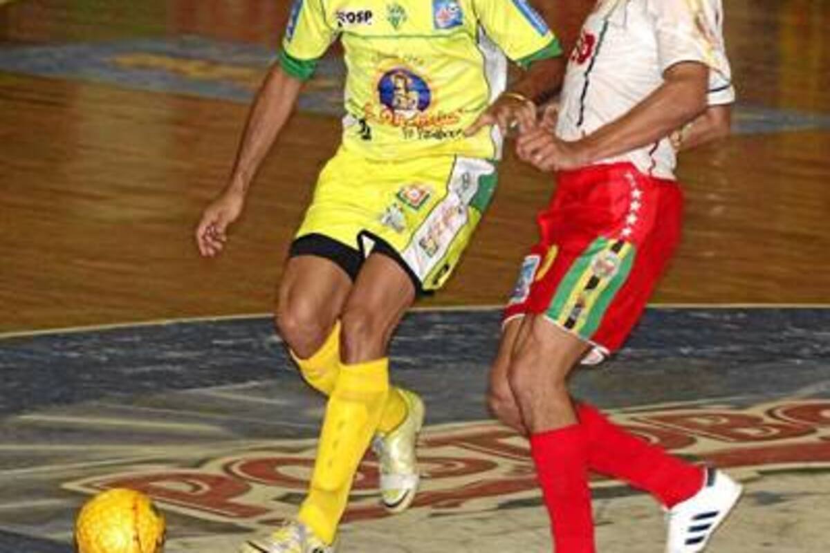 Las emociones del microfútbol profesional regresan al coliseo Edmundo Luna Santos, escenario que acogerá una vez más a Bucaramanga FSC, teniendo en cuenta que el coliseo Bicentenario Alejandro Galvis Ramírez estará siendo adecuado para el Mundial de Hockey que se realizará en la ‘Ciudad Bonita’. (Foto: Archivo / VANGUARDIA LIBERAL)