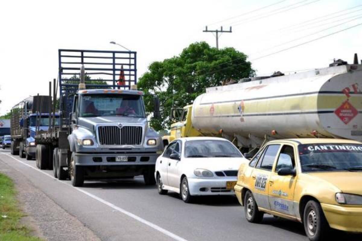 Mientras que los transportadores de carga reclaman un reajuste en la tabla de fletes, los productores están de acuerdo con el Gobierno Nacional ya que los mayores sobrecostos por cuenta del invierno se han producido en transporte. (Foto: Archivo/VANGUARDIA LIBERAL )