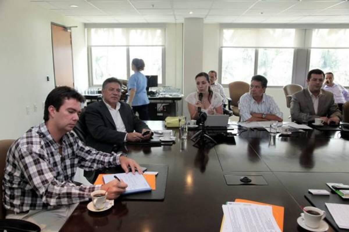 En la reunión el presidente de la Cámara de Comercio, Juan Camilo Beltrán Domínguez, ofreció a los empresarios cursos de gerencia para el sector.(Foto: Suministrada / VANGUARDIA LIBERAL)