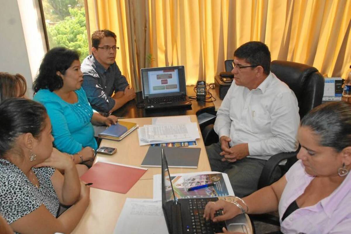 Los orientadores docentes de las 16 ciudadelas educativas del municipio de Floridablanca se reunieron esta semana con el secretario de Educación, Luis Orlando Celis. (Foto: Suministrada/VANGUARDIA LIBERAL)